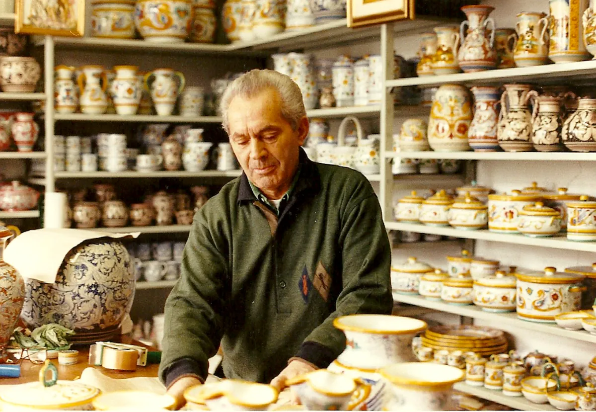 Pietro Picchiotti nella bottega FIMA
