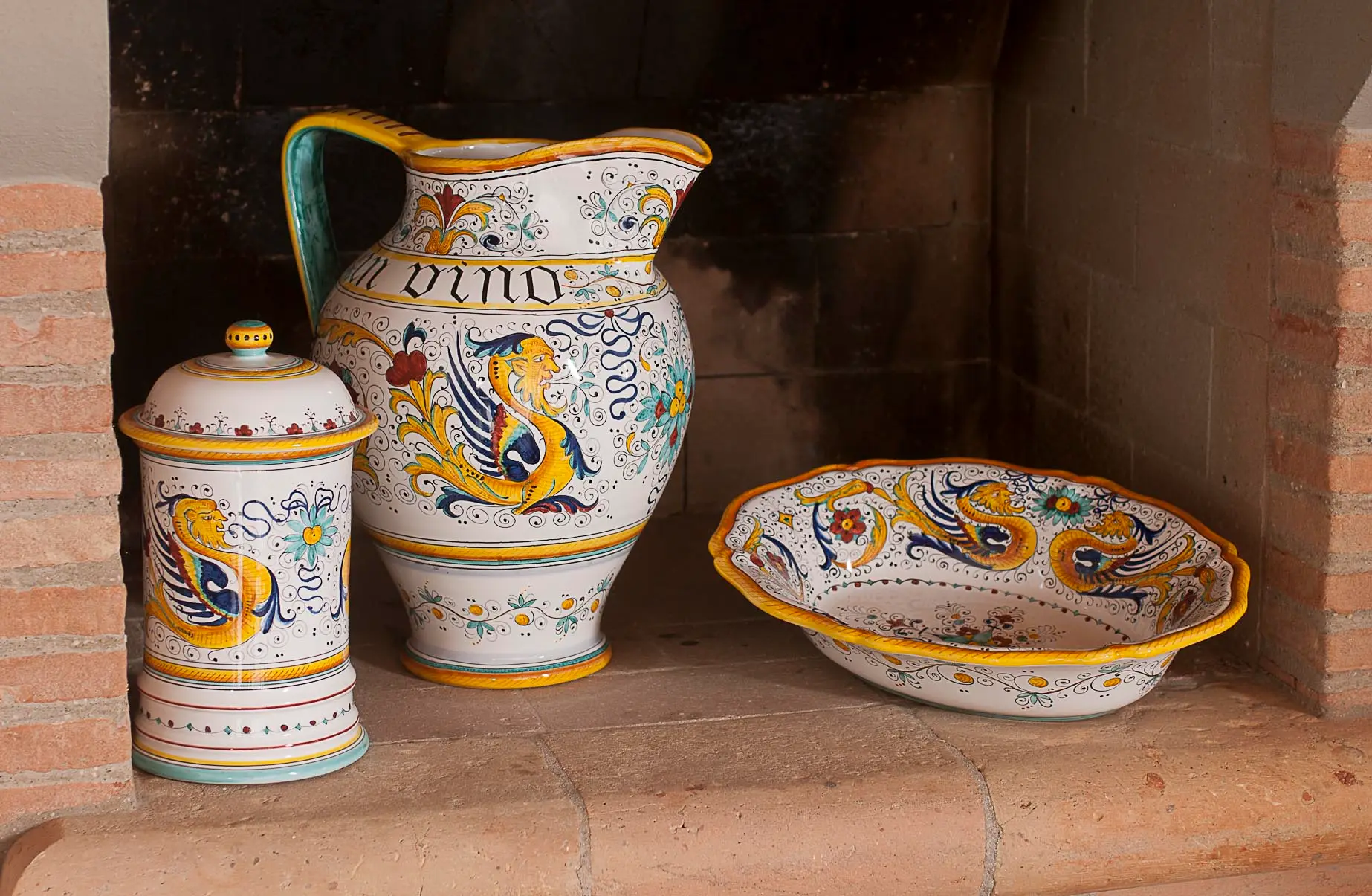 Ceramiche FIMA accanto al camino